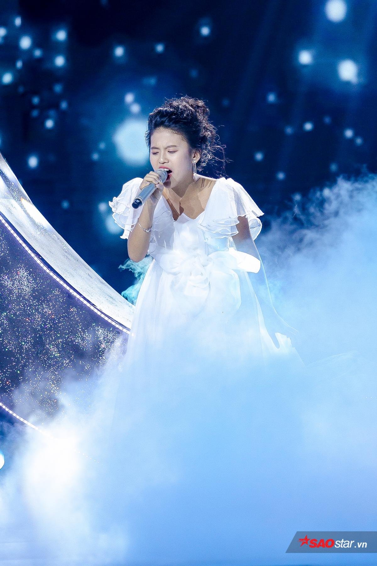 Mang 'kiệt tác thế giới' lên sân khấu The Voice Kids, Bảo Hân bản lĩnh 'trưng trổ' tài năng chuẩn Diva Ảnh 5