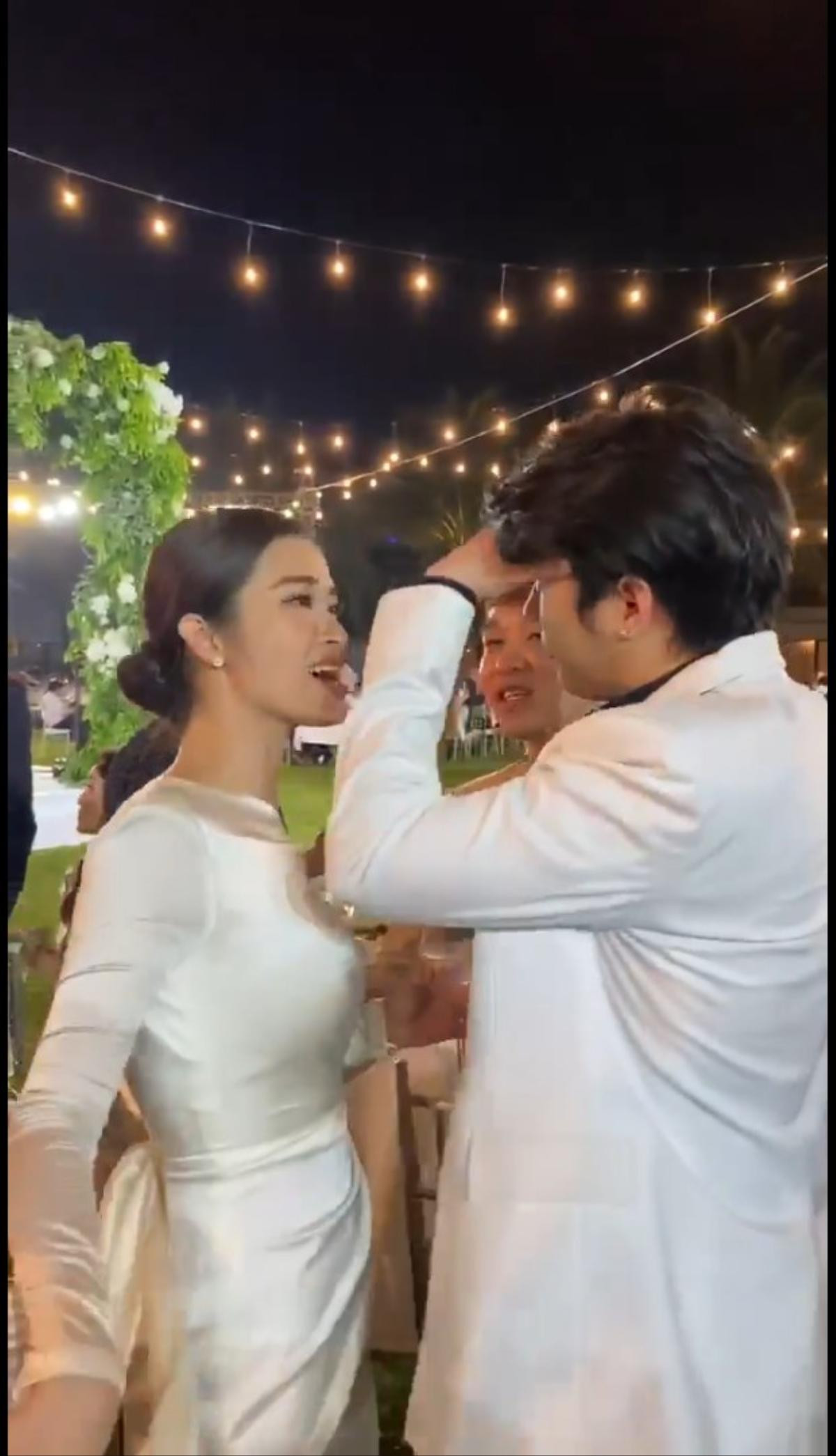 Xúc động trước clip Noo khóc, ôm chặt Đông Nhi trong đám cưới: 'Mày phải thật sự hạnh phúc nha' Ảnh 3