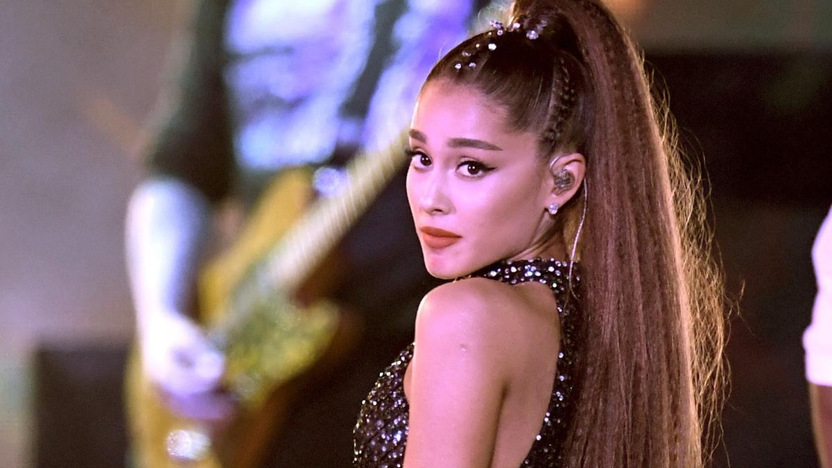 Dụi mắt không nhận ra Ariana Grande 'bánh bèo nhập' khi không buộc tóc đuôi ngựa Ảnh 3