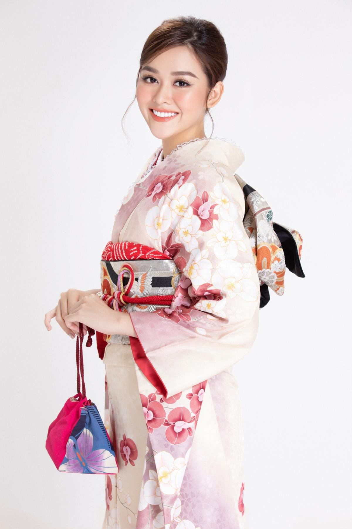 Tường San diện Kimono đẹp thanh thoát, gửi lời cầu nguyện đến Nhật Bản sau cơn bão lớn Ảnh 3