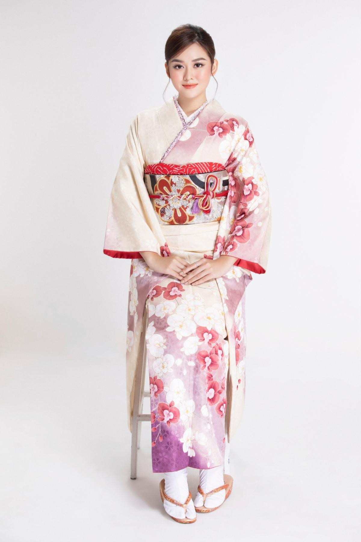 Tường San diện Kimono đẹp thanh thoát, gửi lời cầu nguyện đến Nhật Bản sau cơn bão lớn Ảnh 4