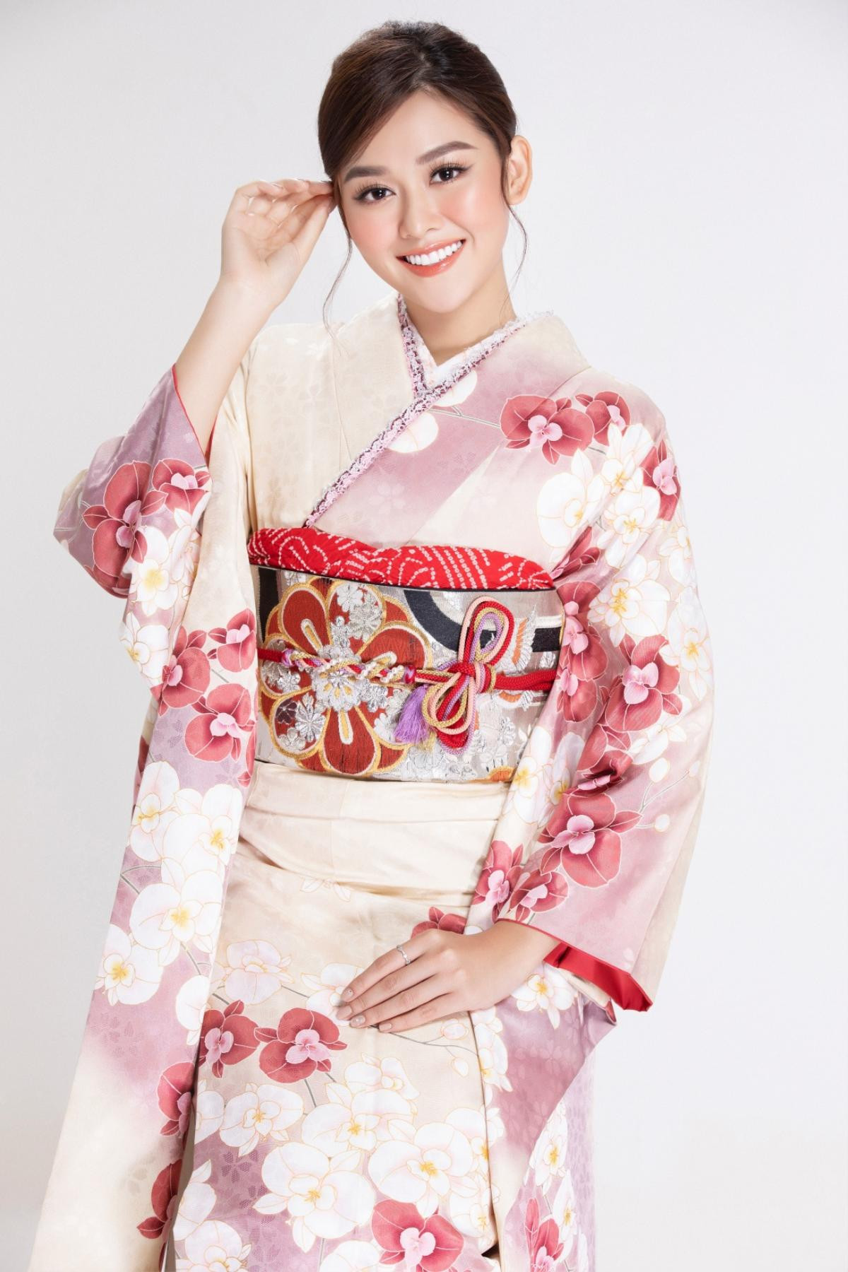 Tường San diện Kimono đẹp thanh thoát, gửi lời cầu nguyện đến Nhật Bản sau cơn bão lớn Ảnh 2