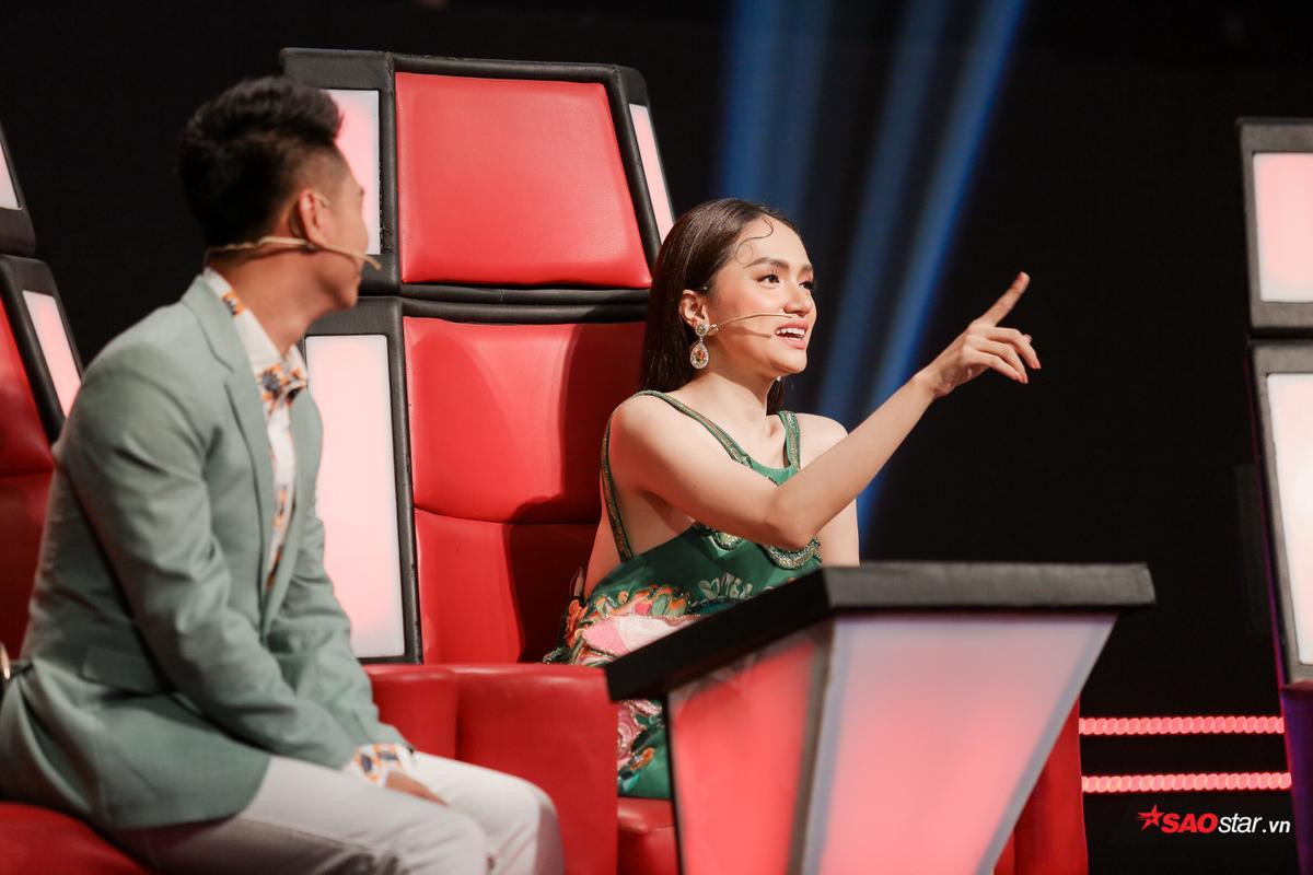 Hương Giang nhảy 'cực sung' trên ghế nóng The Voice Kids như 'thuộc bài hơn cả học trò' Ảnh 5