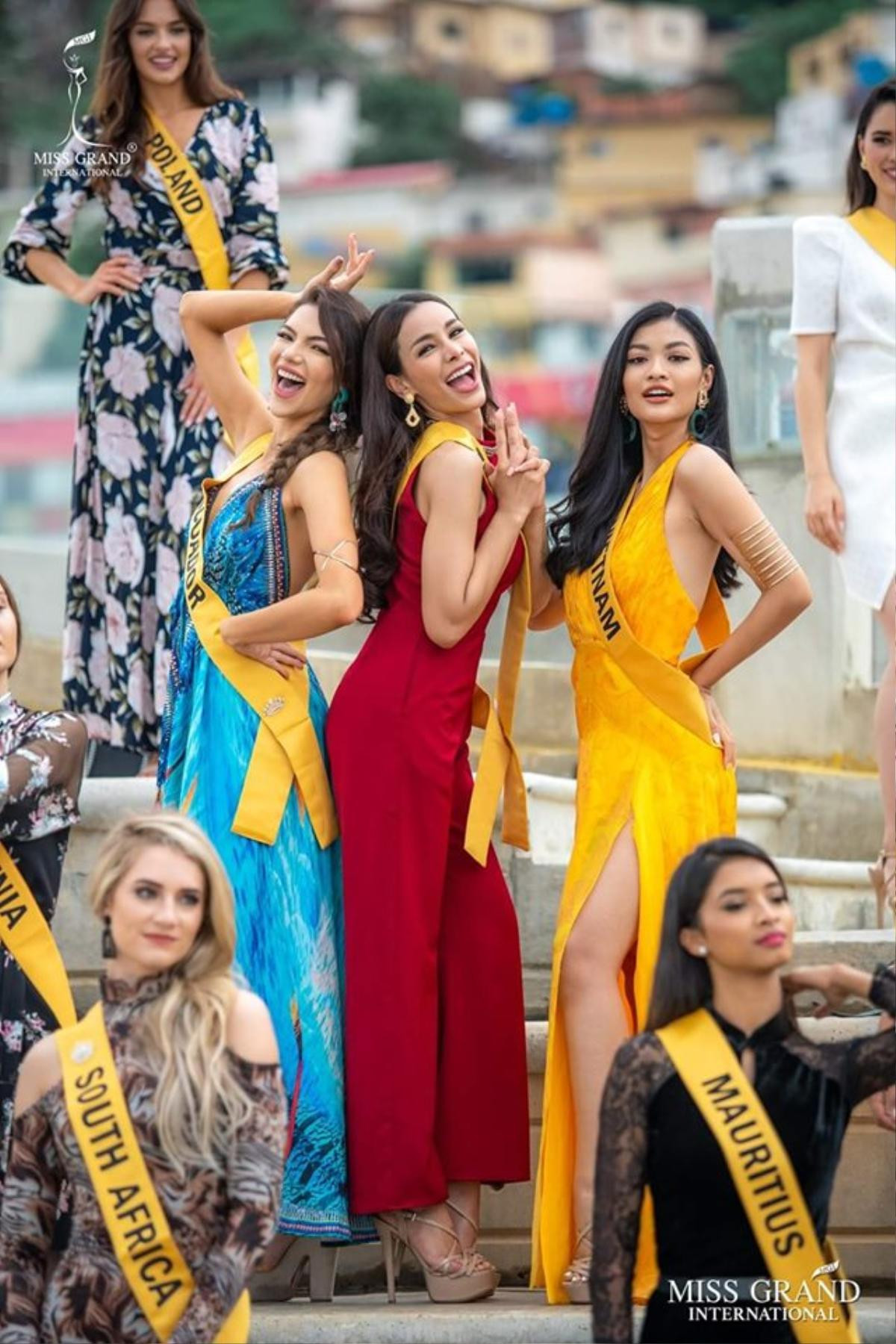 Chọn váy áo cực thông minh, bảo sao Kiều Loan chiếm trọn chú ý tại Miss Grand International 2019 Ảnh 7