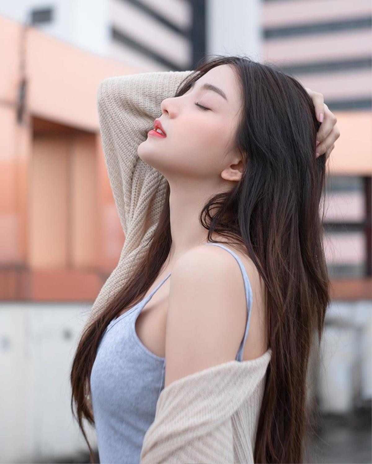 Loạt hotgirl đồng phục Thái Lan khiến fan 'sửng sốt' với phong cách 'người lớn' gợi cảm chết người Ảnh 12