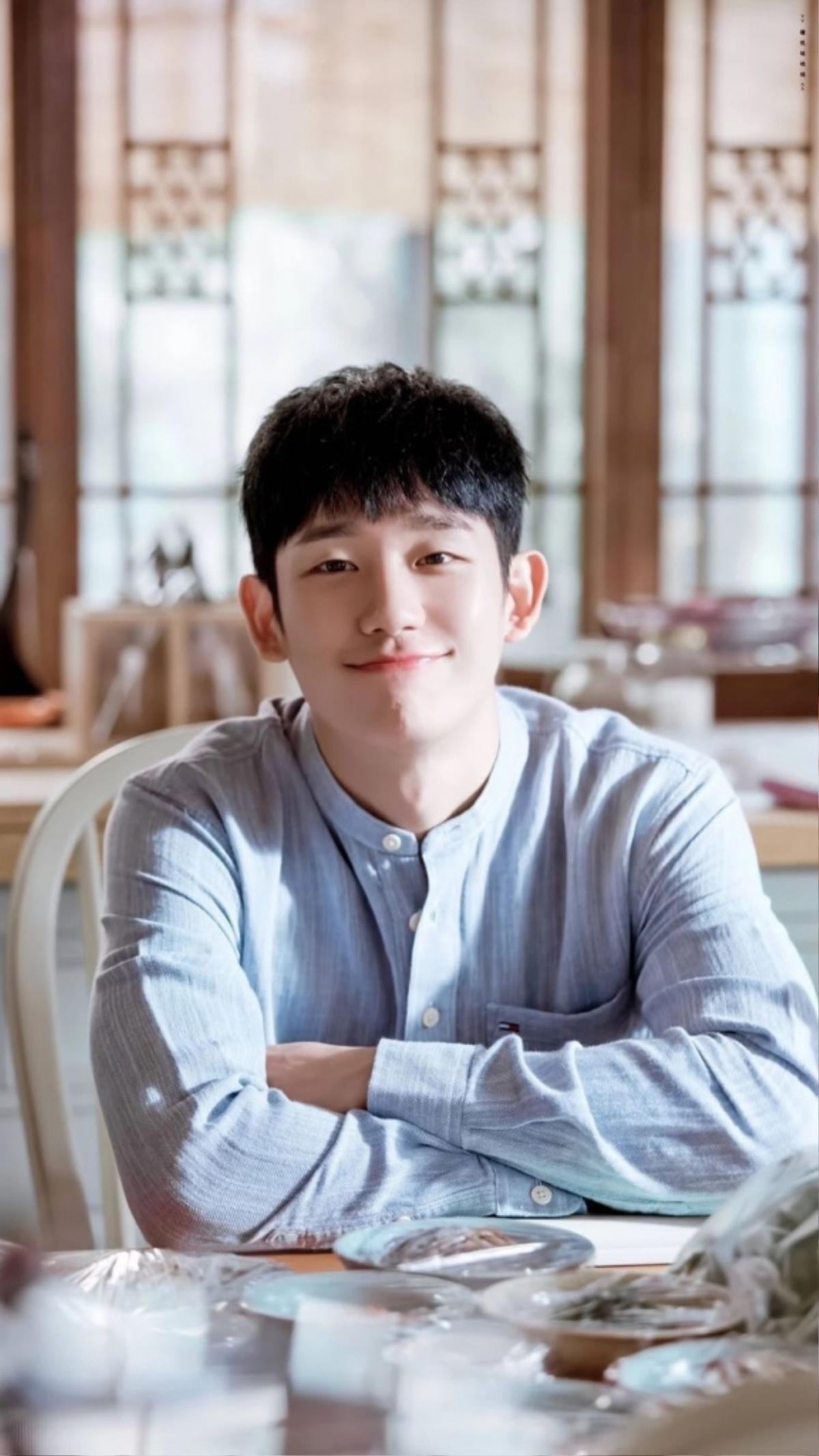 Fan cuồng Jung Hae In ngượng ngùng chia sẻ về Park Jung Min: 'Lặng im bên anh ấy cũng thấy thoải mái!' Ảnh 2