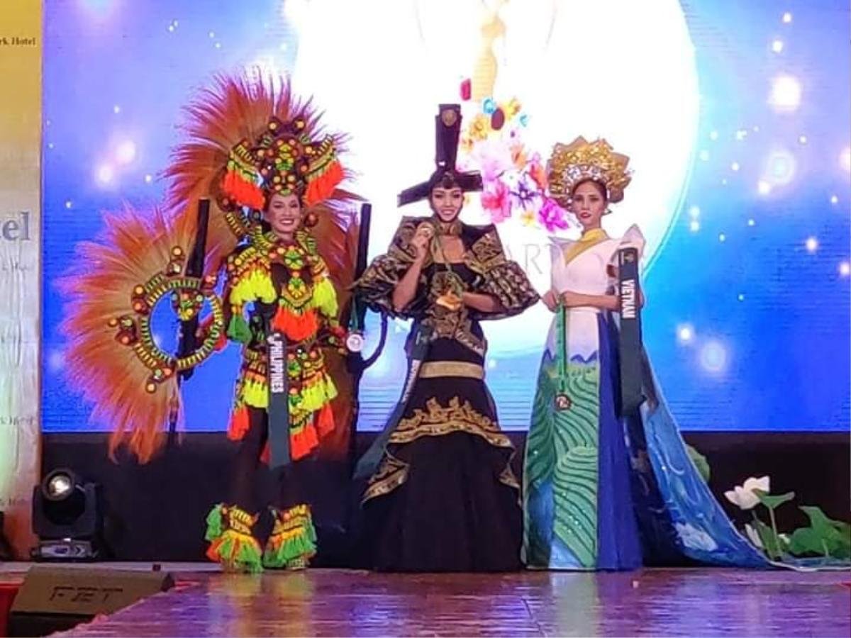 Lấy lại phong độ, Hoàng Hạnh xuất sắc giành giải Đồng National Costume tại Miss Earth 2019 Ảnh 1