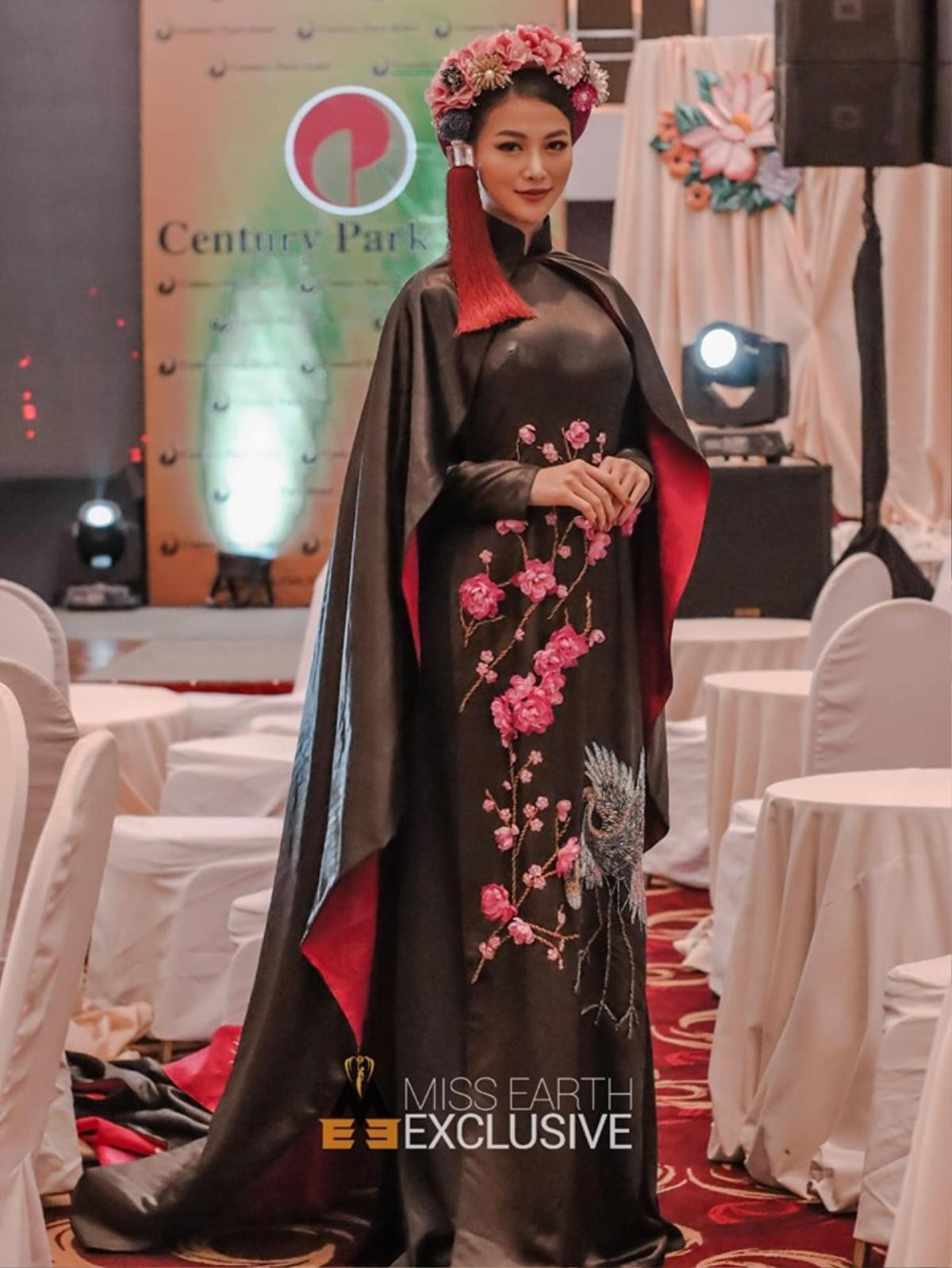 Diện áo dài 'hoành tráng', Phương Khánh đẹp quyền lực ngay đêm National Costume Miss Earth 2019 Ảnh 2