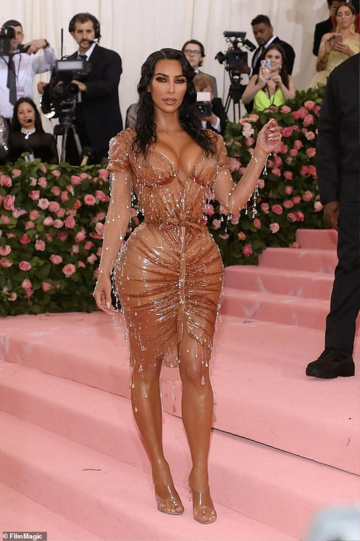 Kim Kardashian cãi nhau với chồng vì bộ trang phục bó sát 'ướt sũng' cô mặc tại Met Gala Ảnh 7