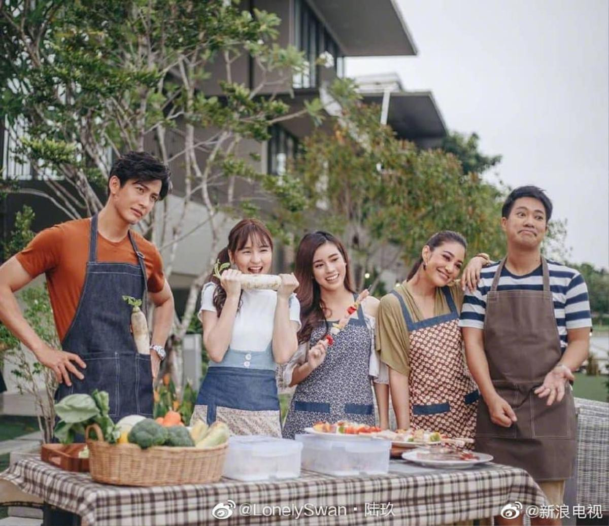 Ảnh hậu trường 'Sam Sam đến rồi' bản Thái: Nấm lùn Aom Sushar nhí nhảnh đáng yêu cùng tổng tài điển trai Push Puttichai Ảnh 15