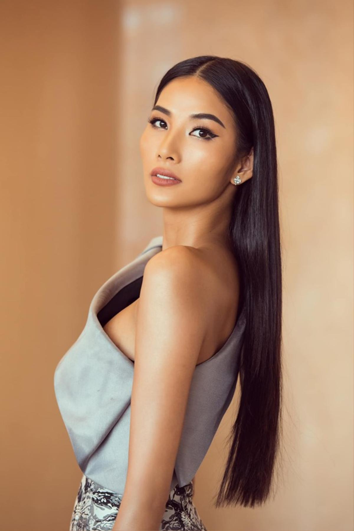 Hoàng Thùy đang 'ủ mưu' tái hiện cú xoay váy thượng thừa của H'Hen Niê trên sân khấu Miss Universe 2019 Ảnh 1