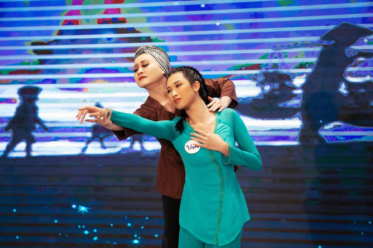 Thúy Vân hát Opera, Khánh Vân - Bích Tuyền hóa Cô Ba Sài Gòn, Đào Hà cover dance tưng bừng MUV 2019 Ảnh 1