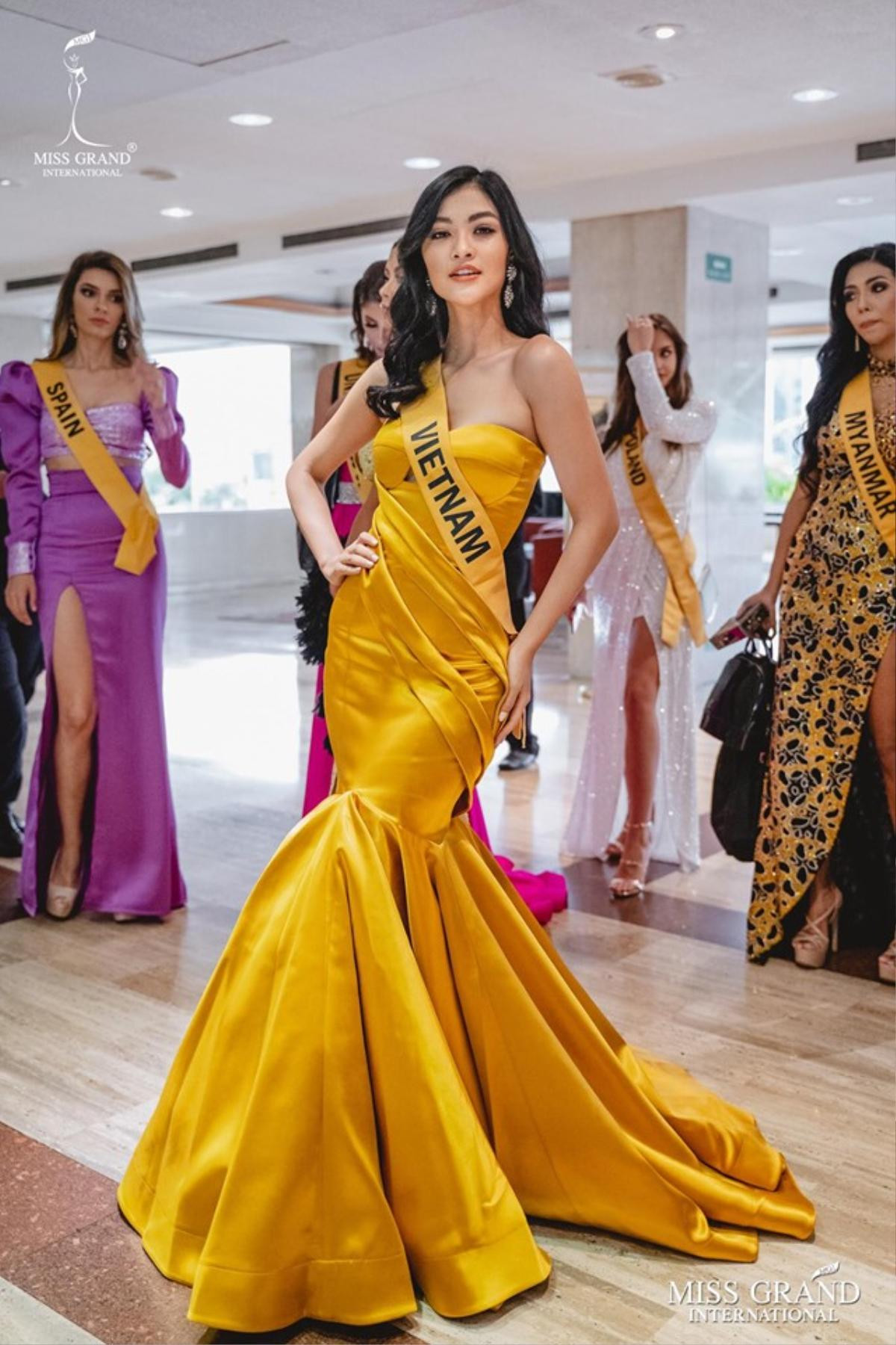 Kiều Loan và Hoa hậu Myanmar khiến fan vỗ tay rào rào vì hành động này ở Miss Grand International Ảnh 1