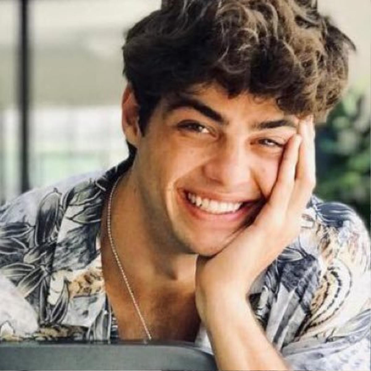 Noah Centineo dọa fan phát hoảng vì quả đầu đinh cực chất trên Instagram Ảnh 2