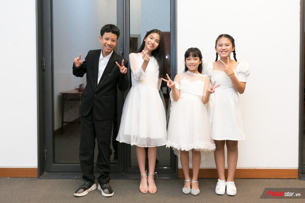 Fan nhí vây chật kín, háo hức xin chữ ký Linh Đan, Đức Khôi và dàn thí sinh 'The Voice Kids 2019' Ảnh 2