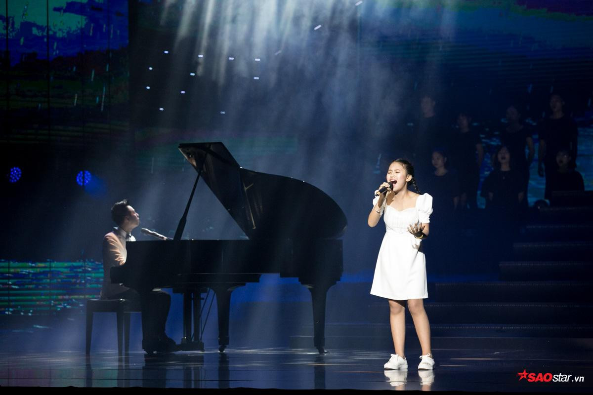 HLV Dương Khắc Linh - Phạm Quỳnh Anh - Dương Cầm cùng dàn thí sinh 'The Voice Kids 2019' hội ngộ trên sân khấu đêm nhạc ý nghĩa tại Hà Thành Ảnh 3