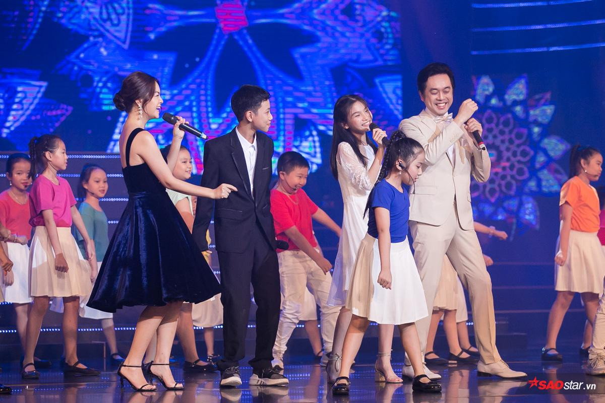 HLV Dương Khắc Linh - Phạm Quỳnh Anh - Dương Cầm cùng dàn thí sinh 'The Voice Kids 2019' hội ngộ trên sân khấu đêm nhạc ý nghĩa tại Hà Thành Ảnh 13