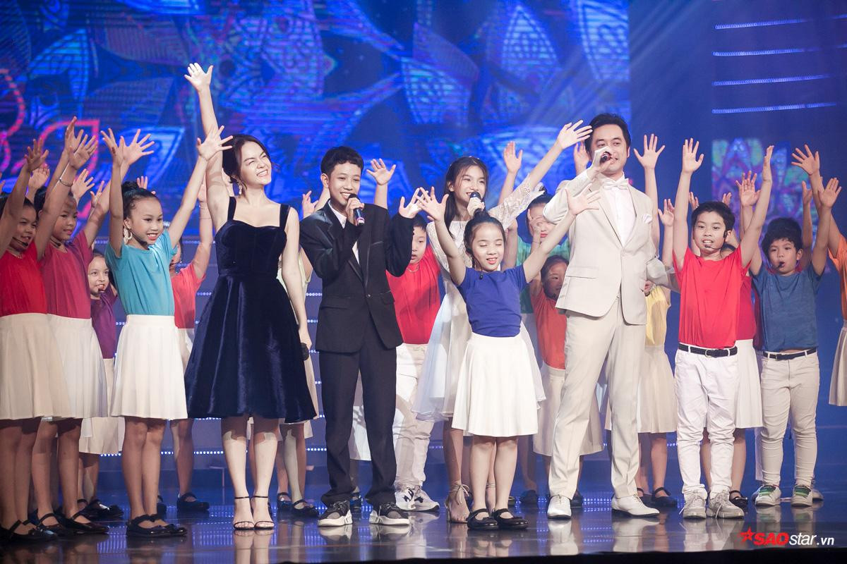 HLV Dương Khắc Linh - Phạm Quỳnh Anh - Dương Cầm cùng dàn thí sinh 'The Voice Kids 2019' hội ngộ trên sân khấu đêm nhạc ý nghĩa tại Hà Thành Ảnh 12