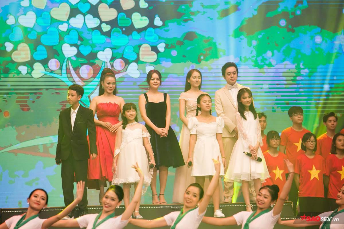 HLV Dương Khắc Linh - Phạm Quỳnh Anh - Dương Cầm cùng dàn thí sinh 'The Voice Kids 2019' hội ngộ trên sân khấu đêm nhạc ý nghĩa tại Hà Thành Ảnh 16