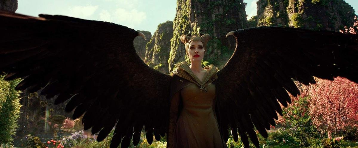 'Maleficent 2': Tiên Hắc Ám Angelina Jolie trở lại trong cuộc đại chiến thông gia Ảnh 6