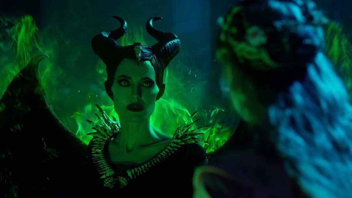 'Maleficent 2': Tiên Hắc Ám Angelina Jolie trở lại trong cuộc đại chiến thông gia Ảnh 2