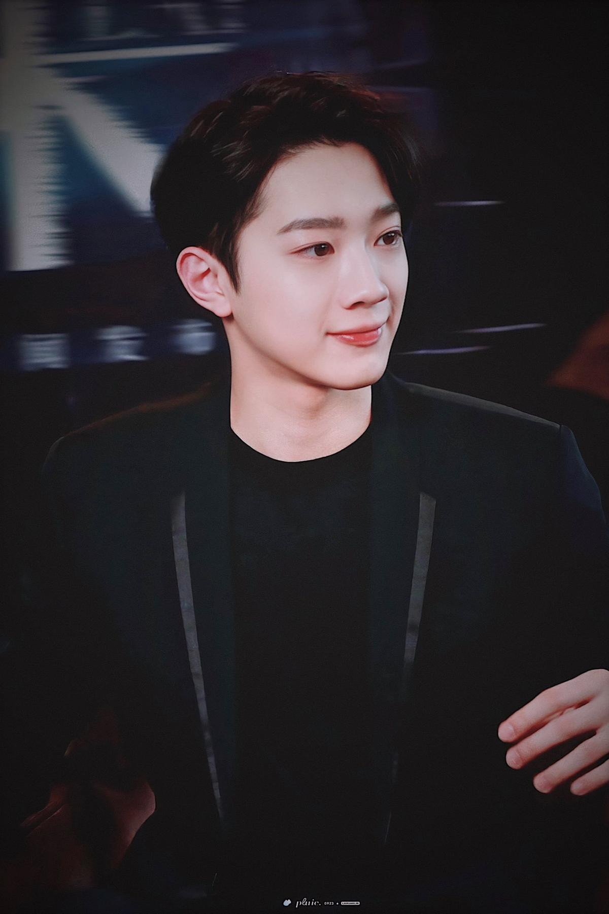 Fan nổi đóa đòi công bằng cho KuanLin (Wanna One) vì bị hủy sự kiện ngay khi vừa đáp sân bay Hàn Ảnh 4