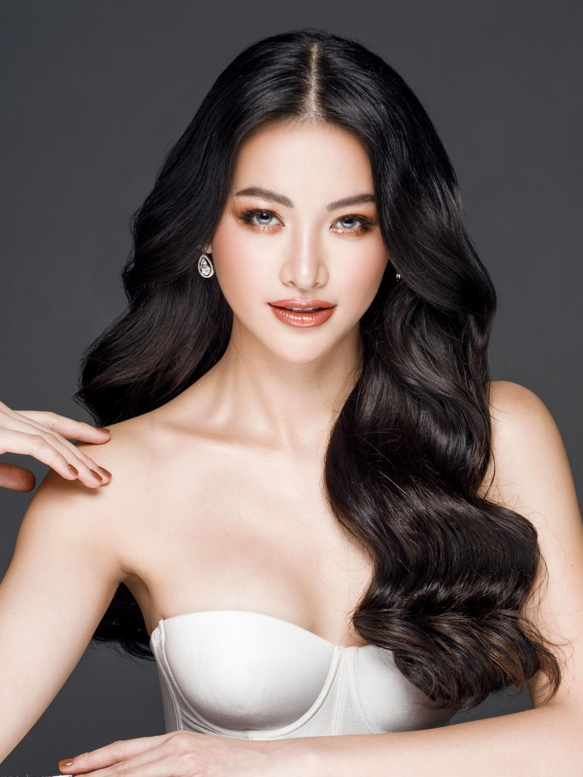 Phương Khánh đẹp mê hoặc, khoe thần thái 'nữ hoàng' trước khi kết thúc nhiệm kỳ Miss Earth Ảnh 10