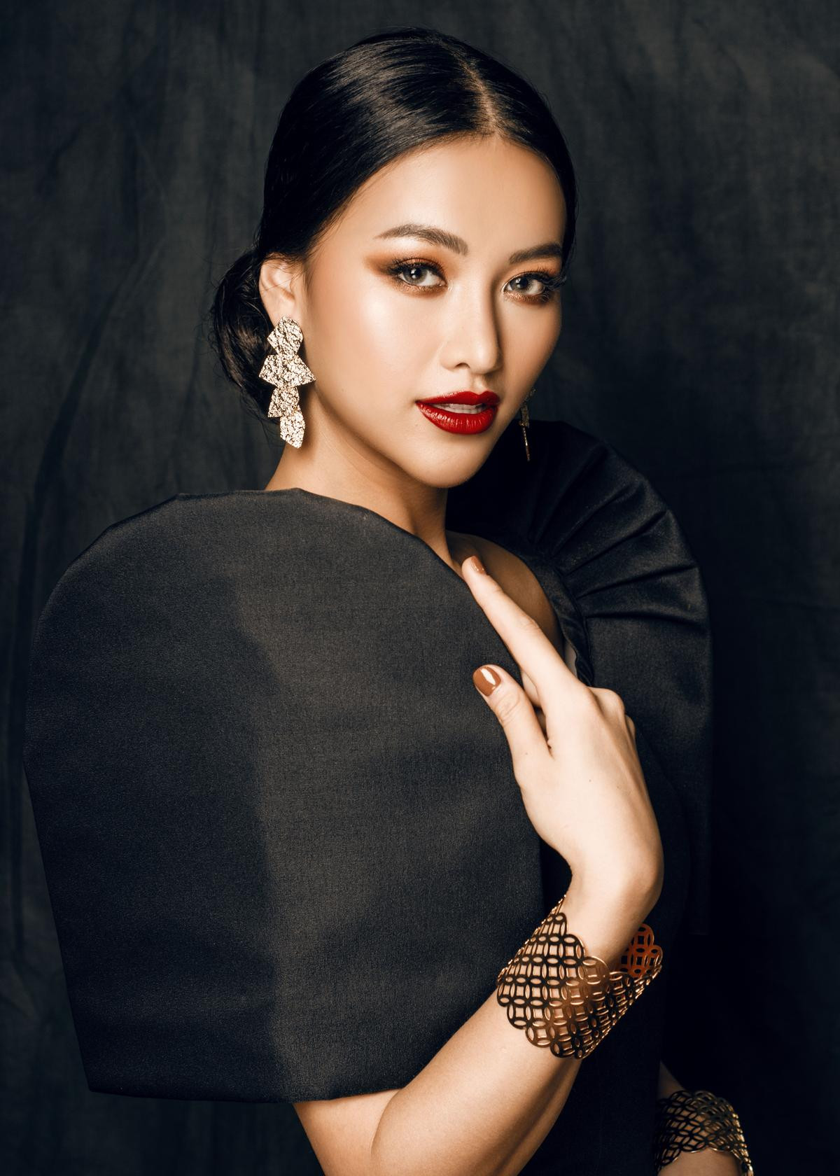 Phương Khánh đẹp mê hoặc, khoe thần thái 'nữ hoàng' trước khi kết thúc nhiệm kỳ Miss Earth Ảnh 6