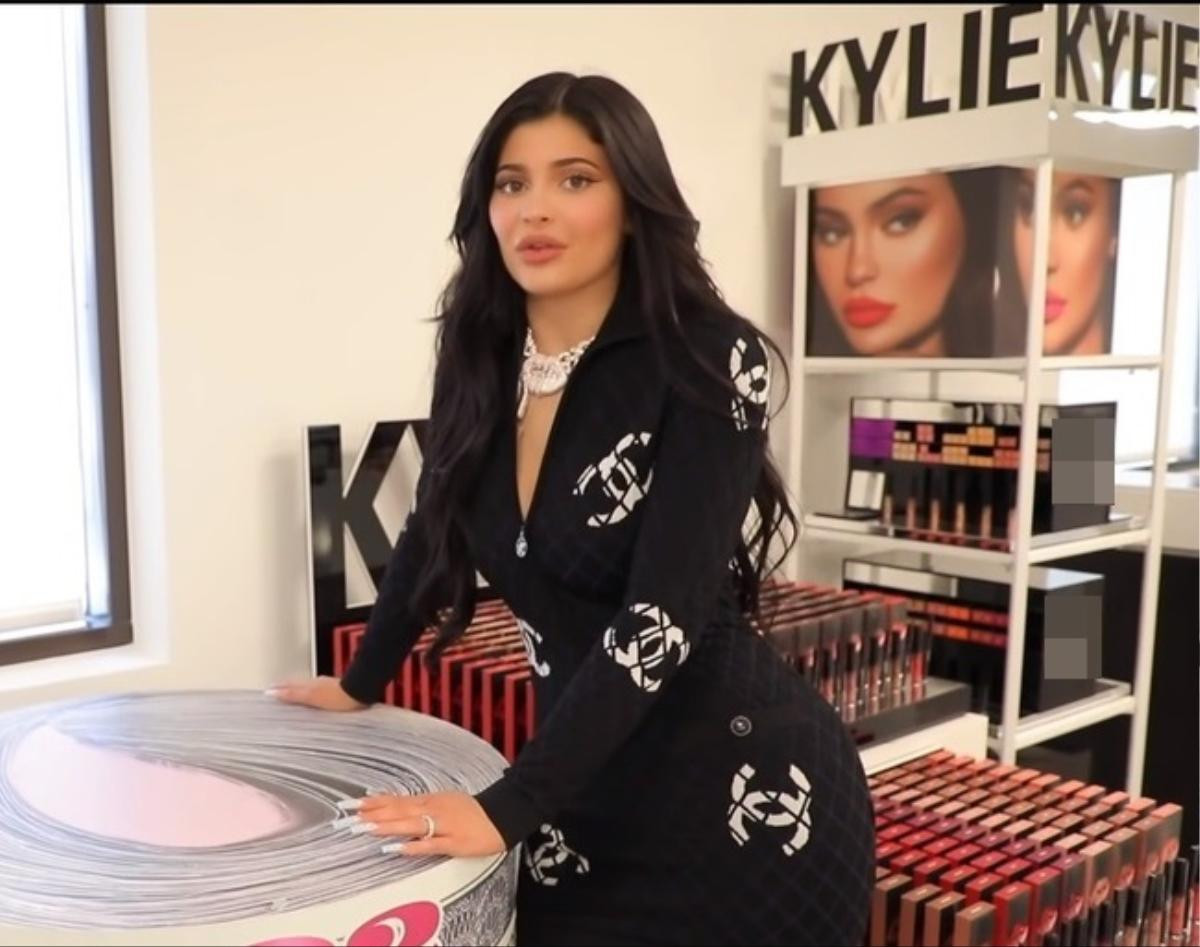 Đụng hàng tỷ phú Kylie Jenner, Phượng Chanel lép vế hoàn toàn về 3 vòng Ảnh 3