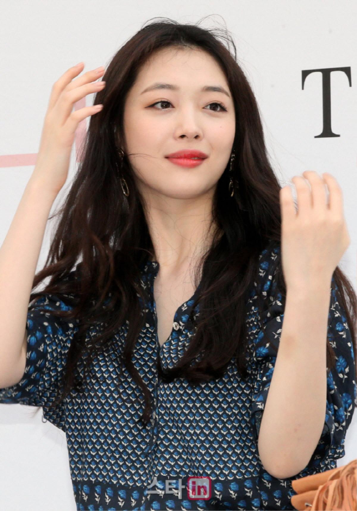 Rò rỉ ảnh thờ Sulli, hình Victoria f(x) và lẵng hoa kèm lời nhắn của Yunho (DBSK) tại tang lễ Ảnh 1