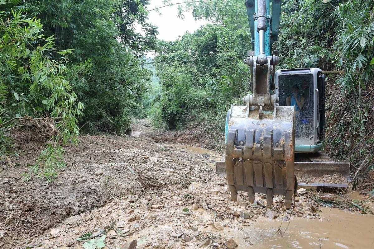 Hai nghi phạm khai lái xe tải chở 10m3 chất dầu thải đổ trộm gây ô nhiễm nguồn nước sông Đà Ảnh 3