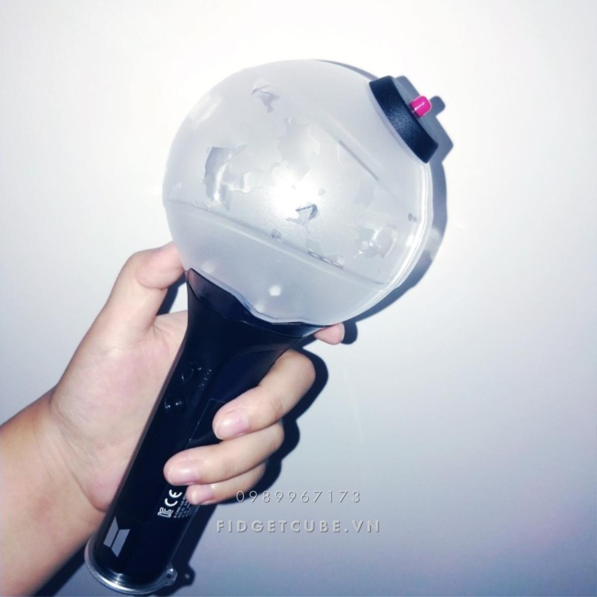 Ngắm 'sương sương' 10 chiếc lighstick 'sáng mặt ăn tiền' của 10 nhóm nhạc K-Pop Ảnh 6