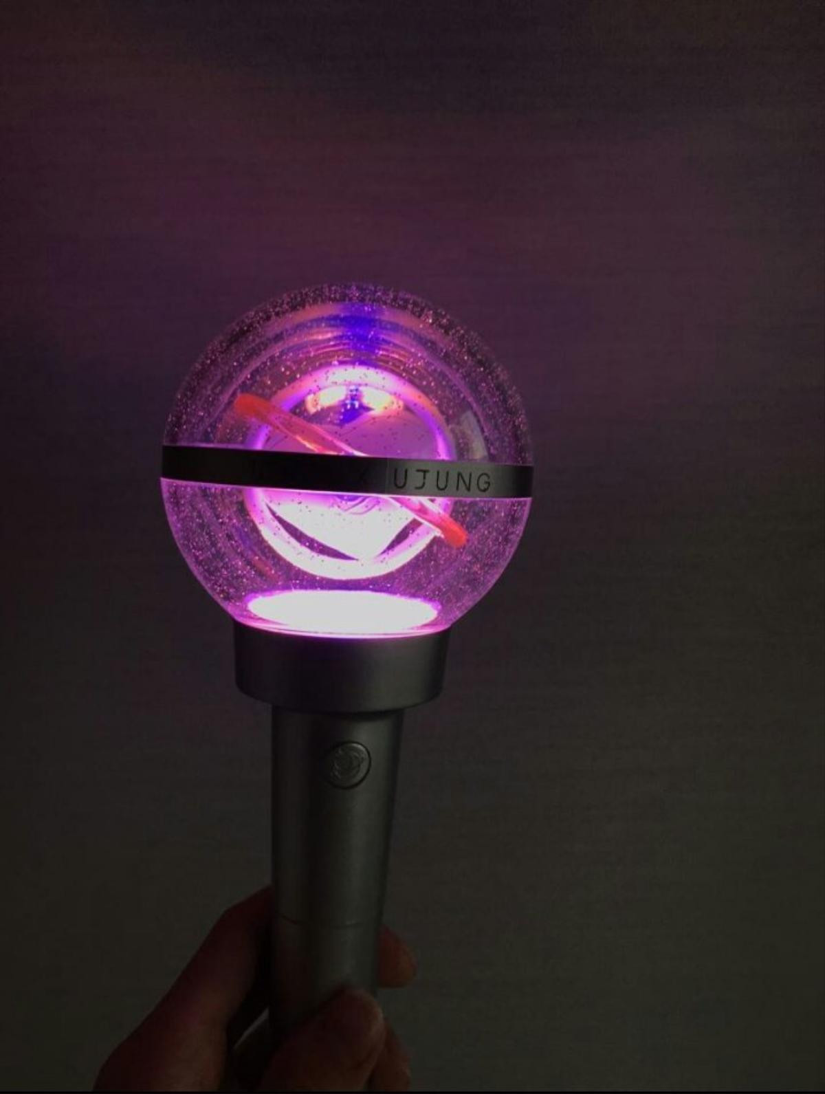 Ngắm 'sương sương' 10 chiếc lighstick 'sáng mặt ăn tiền' của 10 nhóm nhạc K-Pop Ảnh 5