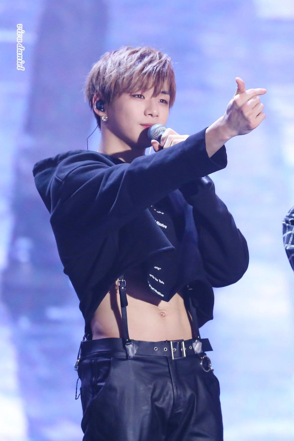 Kang Daniel bỗng dưng trở thành 'chú rể bất đắc dĩ' tại đám cưới của một người hâm mộ Ảnh 5