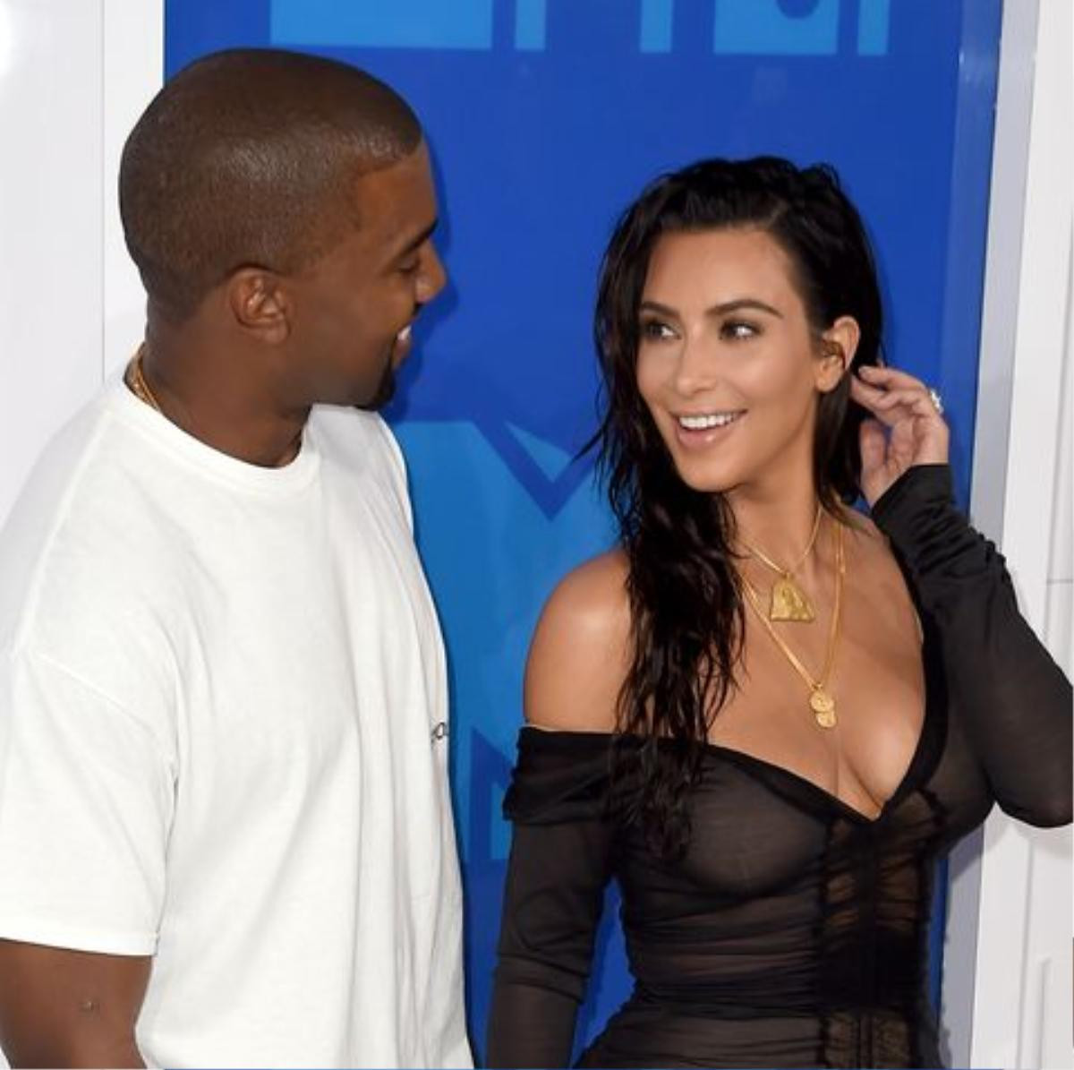 Kim Kardashian và Kanye West kỷ niệm 5 năm ngày cưới và chào đón con trai thứ tư Ảnh 6