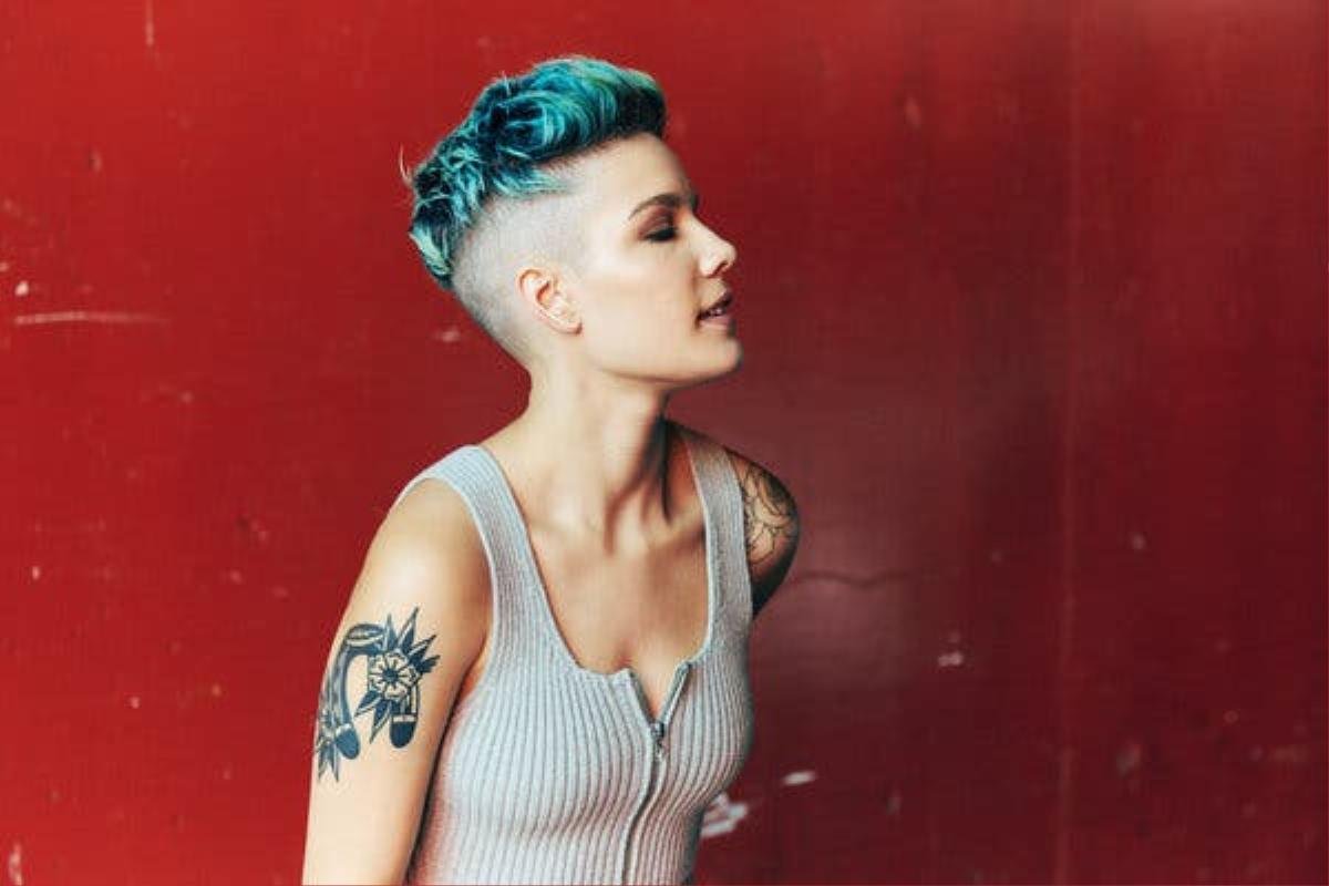 Halsey: '18 bài album mới của Taylor Swift tôi dùng để nghe… khi tắm' Ảnh 1