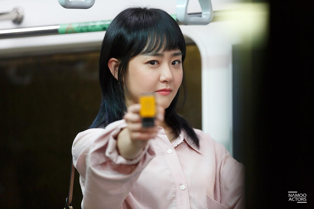 Tái xuất sau 5 năm, hàng loạt sao chờ xem phim của 'em gái quốc dân' Moon Geun Young Ảnh 2