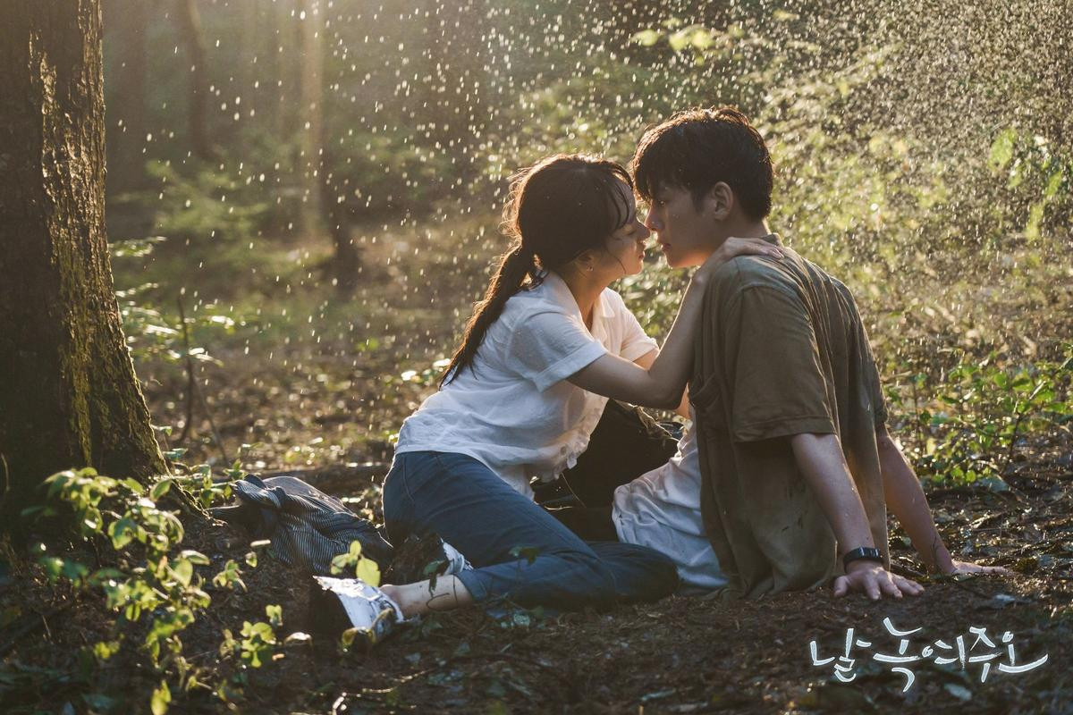 Cảnh hôn nóng bỏng của Ji Chang Wook - Yoon Se Ah đạt lượt view cao nhất 'Nhẹ nhàng tan chảy' Ảnh 3