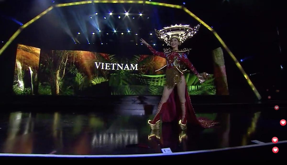 Miss Grand tắt đèn cho Vedette Kiều Loan diễn National Costume Huyền đăng hội: Tỏa sáng rực rỡ! Ảnh 6