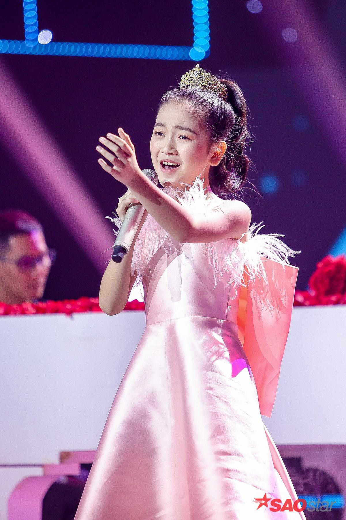 Có một Minh Tâm 'đa sắc màu' tại The Voice kids 2019: Ứng viên sáng giá cho ngôi vị cao nhất? Ảnh 6