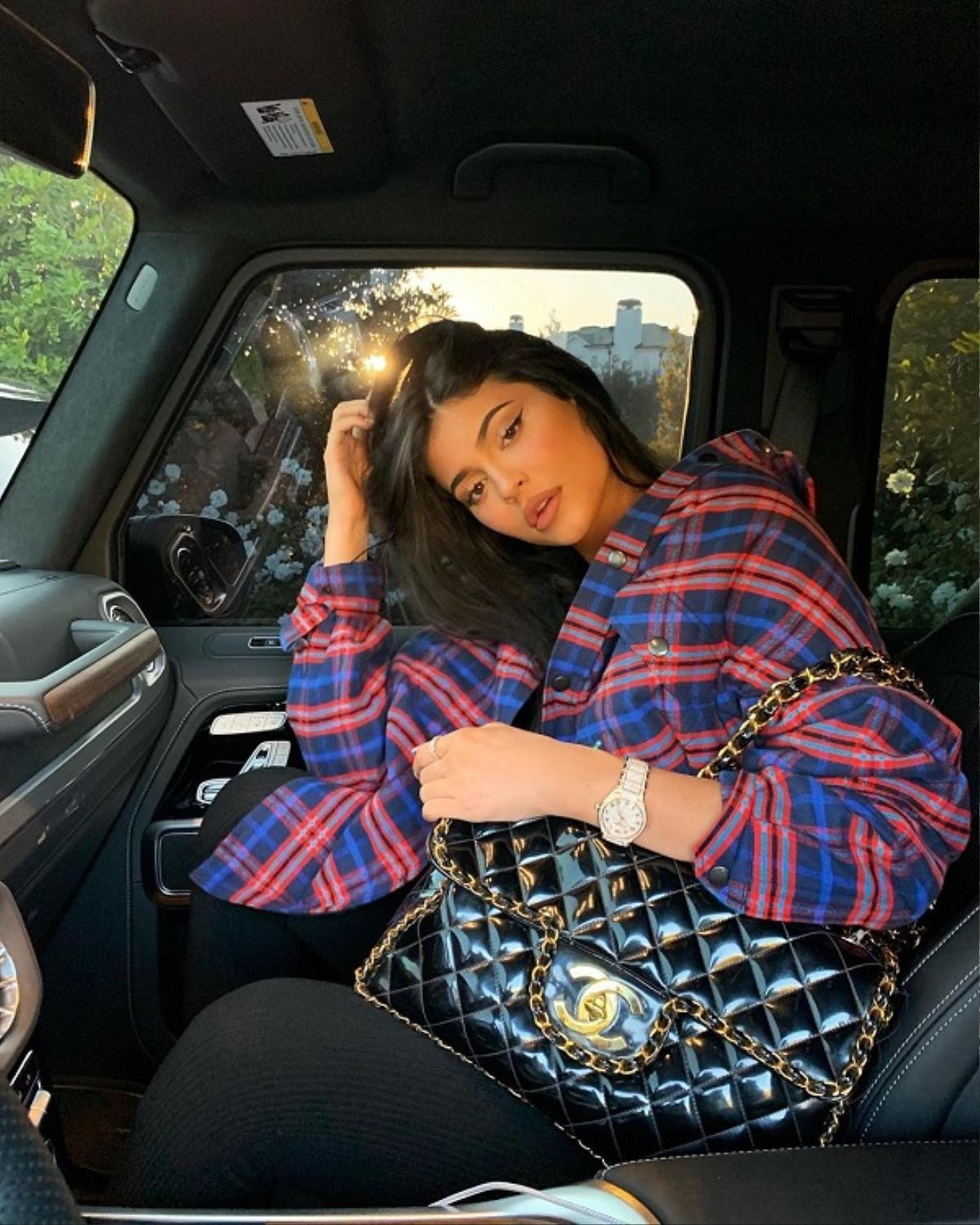 Kylie Jenner 'chơi lớn' khi tặng miễn phí dàn túi hiệu Louis Vuitton và 30 nghìn đô la Mỹ Ảnh 3