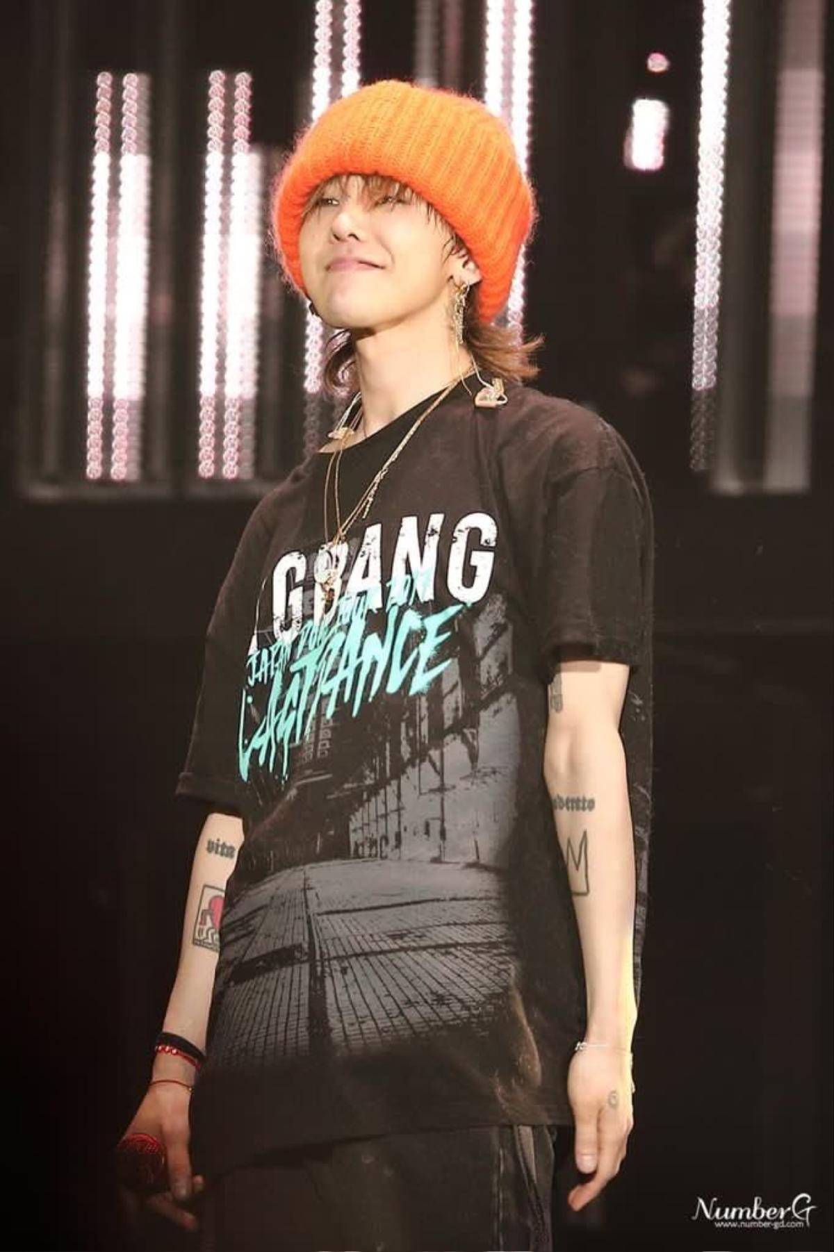 Hơn 2000 fan dự đến buổi xuất ngũ G-Dragon, Knet liên tục cười cợt chỉ trích: 'Taeyang mới xứng đáng' Ảnh 5