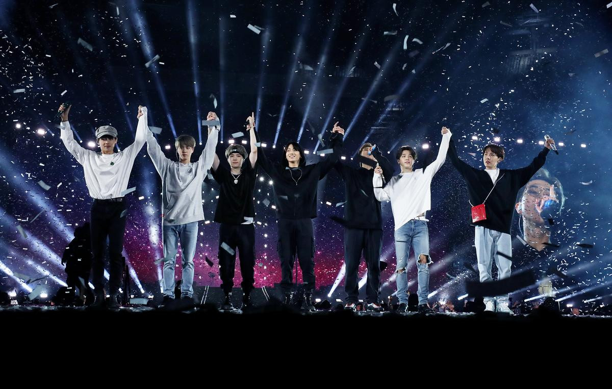 Tranh tài cùng loạt nghệ sĩ US-UK đình đám, EXO và BTS 'dắt tay' nhau có mặt tại đề cử American Music Awards 2019 Ảnh 2