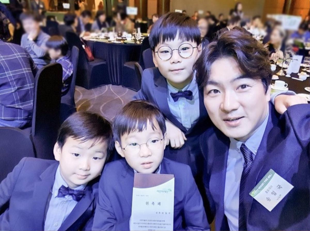 Daehan Minguk Manse chóng lớn, cùng Song Il Gook dự sự kiện Ảnh 2