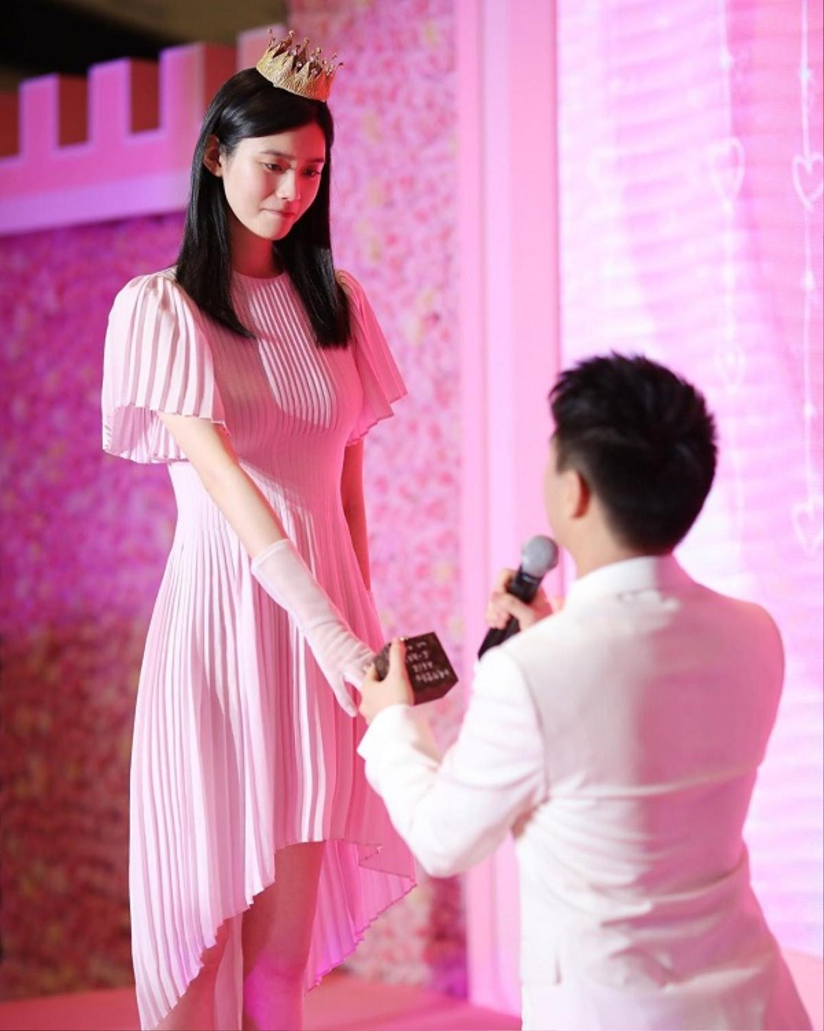 Thiên thần Victoria's Secret Ming Xi hạ sanh quý tử cho con trai tỷ phú sòng bạc Macau Ảnh 4