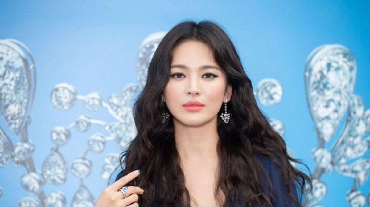 Hậu ly hôn, Song Hye Kyo liên tục khiến fan 'thổn thức' với diện mạo xinh đẹp lộng lẫy Ảnh 8