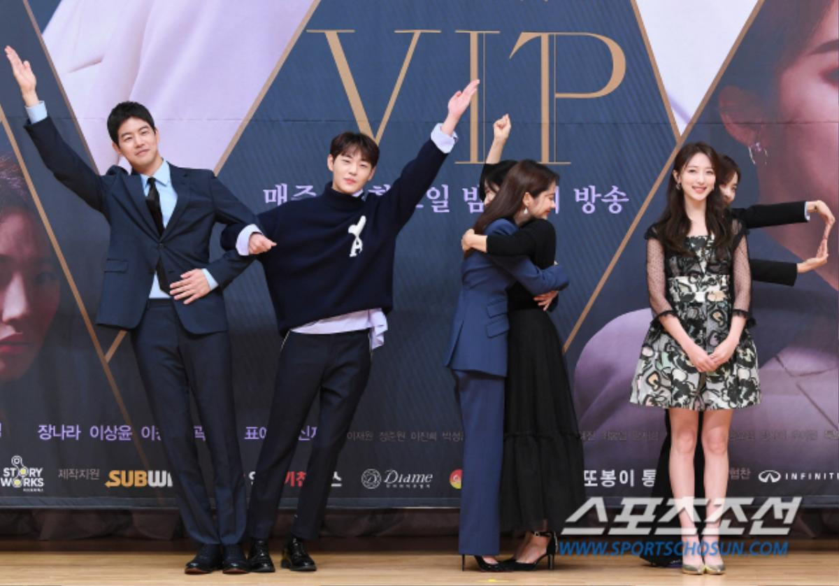 Họp báo 'VIP': Áp đảo loạt nữ phụ, Jang Nara trẻ xinh bên 'anh chồng' Lee Sang Yoon Ảnh 2