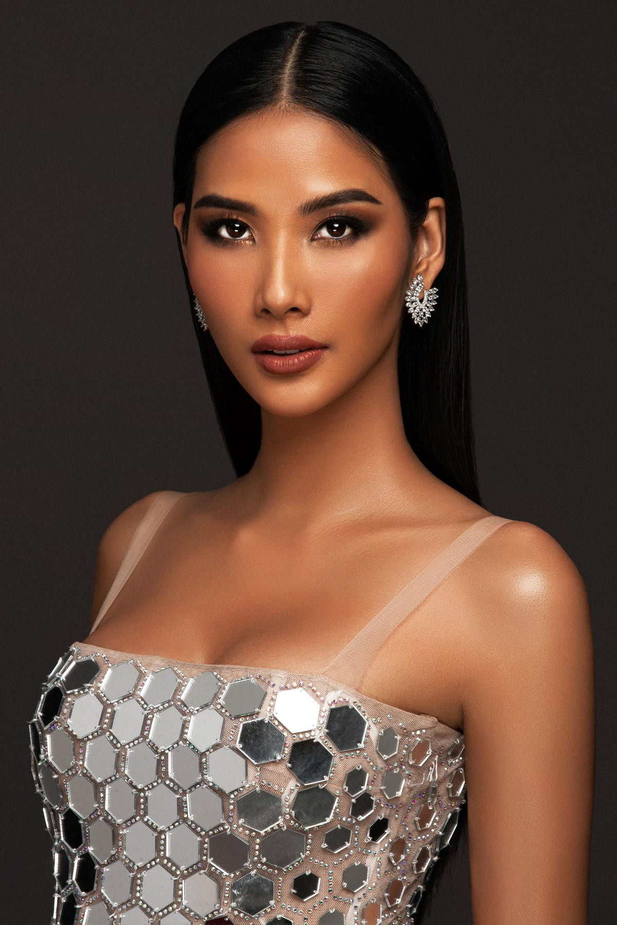 Hoàng Thùy xuất hiện rạng rỡ trên trang chủ Miss Universe, tung trọn bộ ảnh 'chuẩn' nữ hoàng Ảnh 3