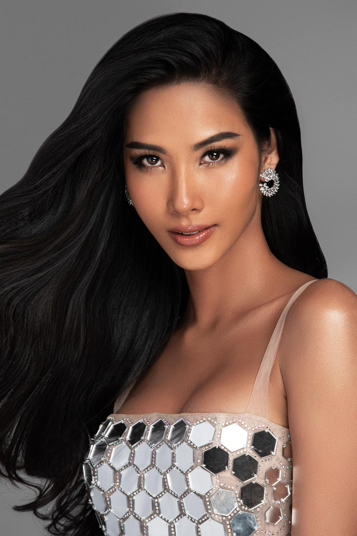 Hoàng Thùy xuất hiện rạng rỡ trên trang chủ Miss Universe, tung trọn bộ ảnh 'chuẩn' nữ hoàng Ảnh 1