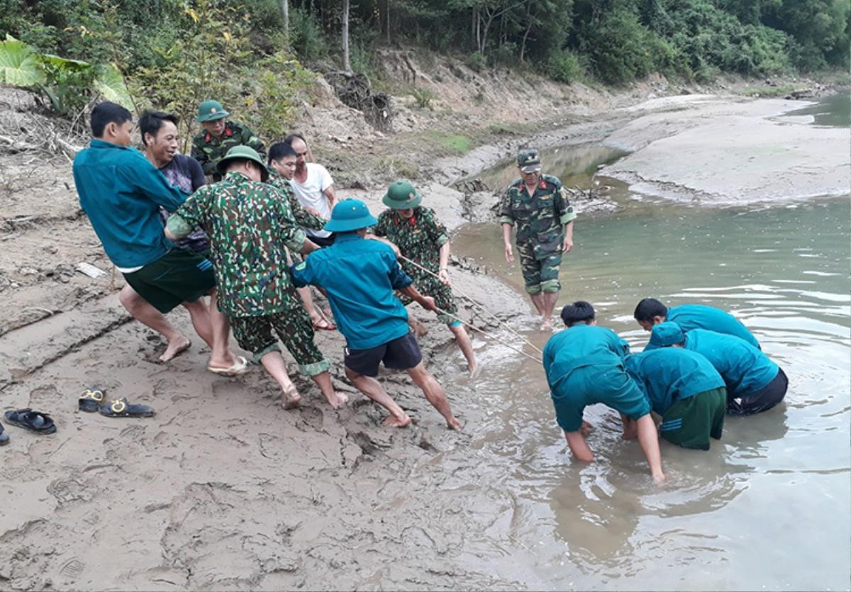 Bom nặng hơn 300 kg nằm ở lòng sông Ảnh 1